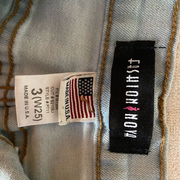 Fashion Nova, skinny ripped jeans :) - Picture 4 of 5